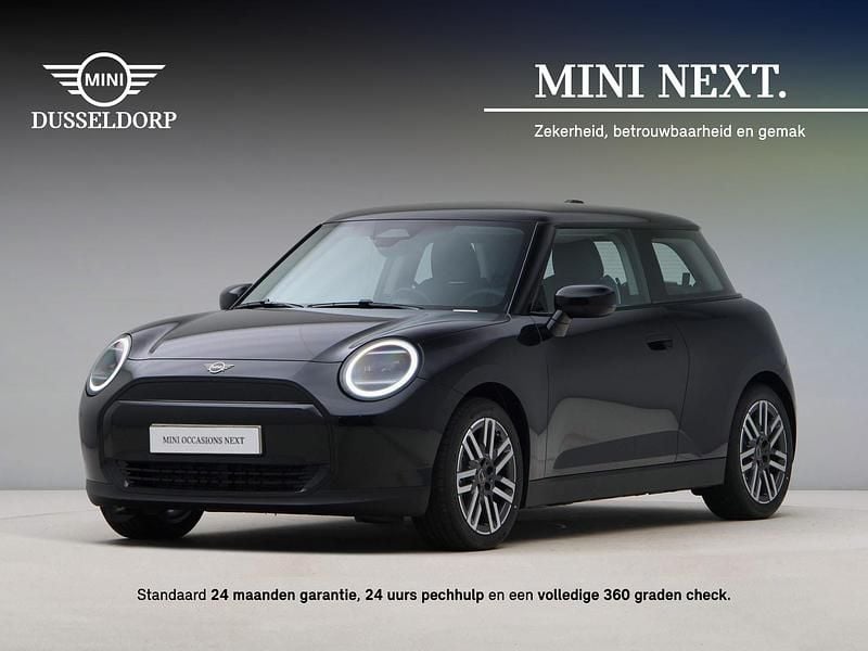 Zwart, metallic lak Gebruikt 2024 Mini Cooper Classic Hatchback | € 25.450 (Eerlijke prijs) - Afbeelding 1/4