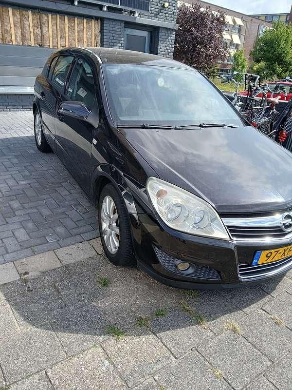 Zwart Gebruikt 2007 Opel Astra Hatchback | € 1.300 (Goede deal) - Afbeelding 1/3