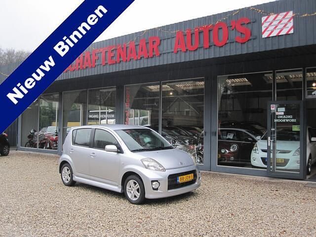 Grijs Gebruikt 2009 Daihatsu Sirion Hatchback | € 3.999 (Eerlijke prijs) - Afbeelding 1/4