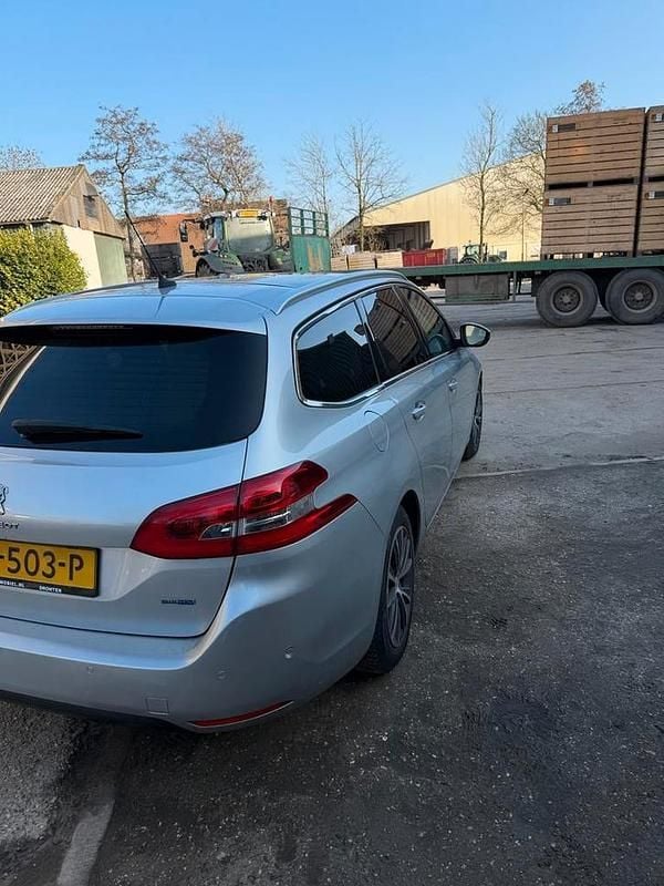 Grijs Occasion 2015 Peugeot 308 Allure Stationwagen | € 5.500 (Eerlijke prijs) - Afbeelding 1/4