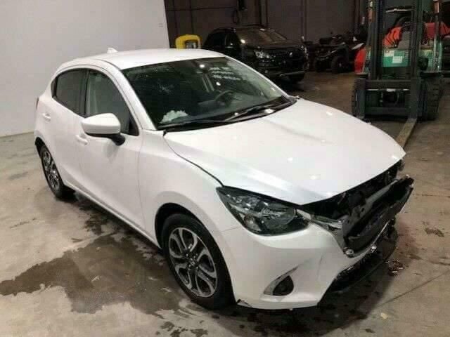 Wit Gebruikt 2019 Mazda 2 Sedan | € 6.950 - Afbeelding 1/4