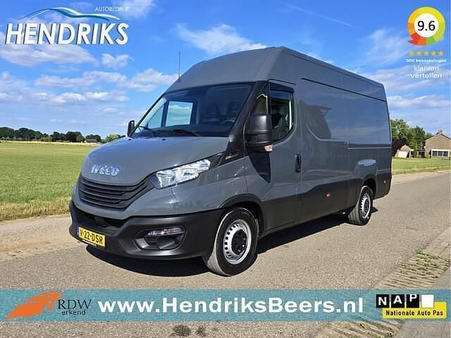 Grijs Gebruikt 2022 Iveco Daily Van | € 25.995 (Eerlijke prijs) - Afbeelding 1/4