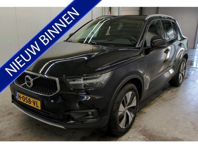 Zwart Gebruikt 2020 Volvo XC40 Momentum SUV | € 31.950 (Eerlijke prijs) - Afbeelding 1/4