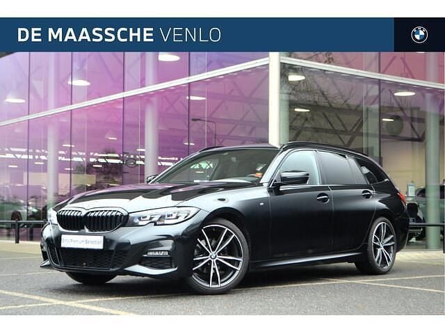 Zwart Occasion 2021 BMW 318 Executive Stationwagen | € 29.950 (Eerlijke prijs) - Afbeelding 1/4