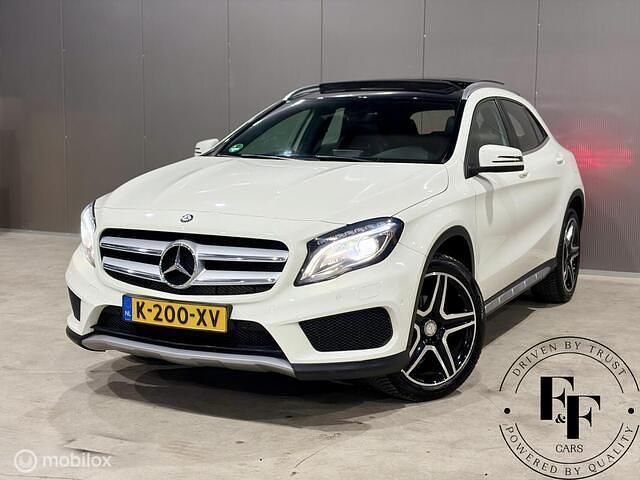 Wit Occasion 2015 Mercedes GLA200 AMG SUV | € 18.950 (Iets duurder) - Afbeelding 1/4