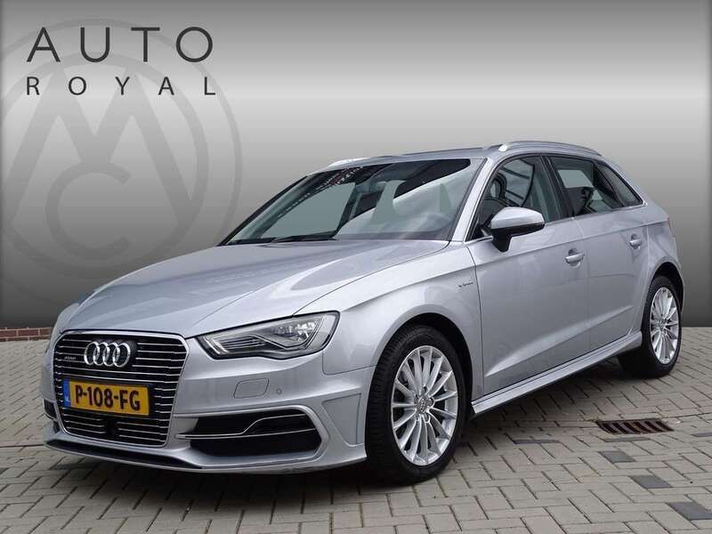Grijs, metallic lak Gebruikt 2016 Audi A3 Sportback e-tron Attraction Sedan | € 14.995 (Eerlijke prijs) - Afbeelding 1/4