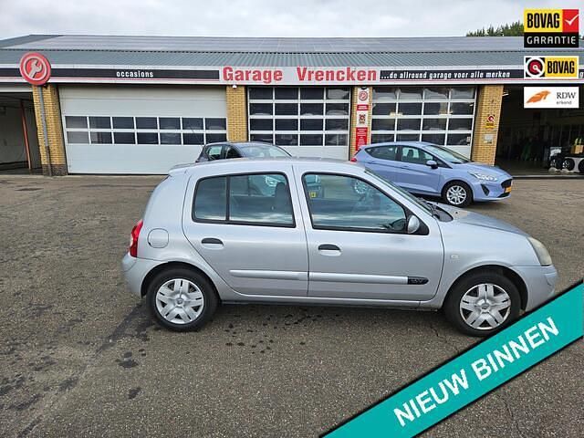Grijs Gebruikt 2005 Renault Clio II Authentique Hatchback | € 1.450 (Goede deal) - Afbeelding 1/4