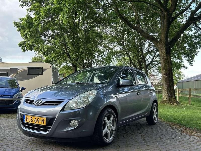 Grijs Gebruikt 2009 Hyundai i20 MPV | € 4.000 - Afbeelding 1/4