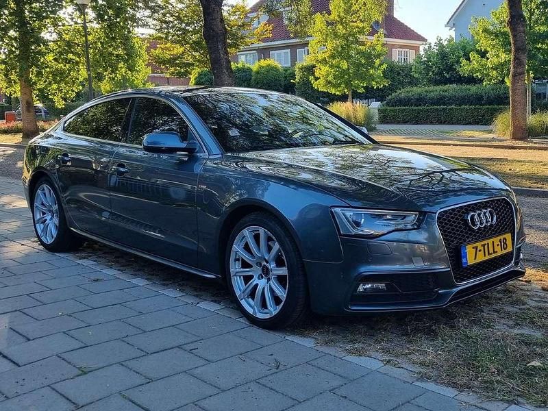Grijs Gebruikt 2014 Audi A5 Sport Coupé | € 13.950 - Afbeelding 1/4