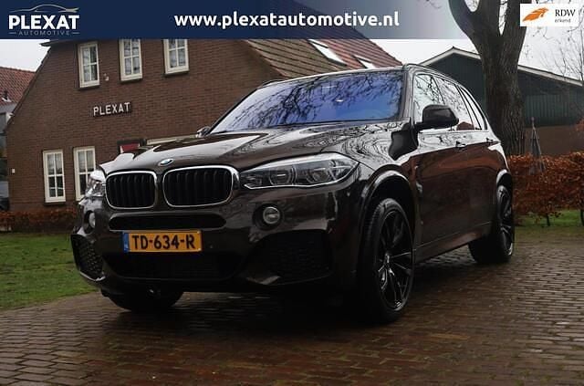 Bruin Occasion 2018 BMW X5 Executive SUV | € 47.945 (Duur) - Afbeelding 1/4