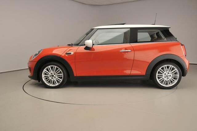 Oranje Gebruikt 2019 Mini Cooper Hatchback | € 22.900 - Afbeelding 1/3