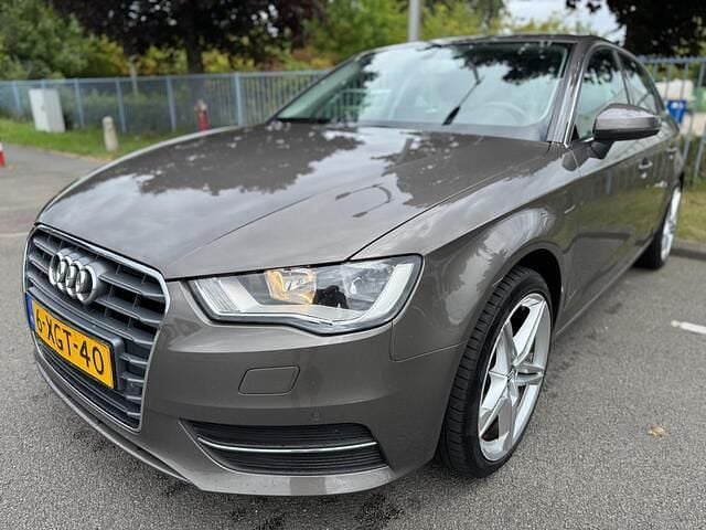 Grijs Gebruikt 2014 Audi A3 Sportback Attraction Hatchback | € 9.900 (Super prijs) - Afbeelding 1/4