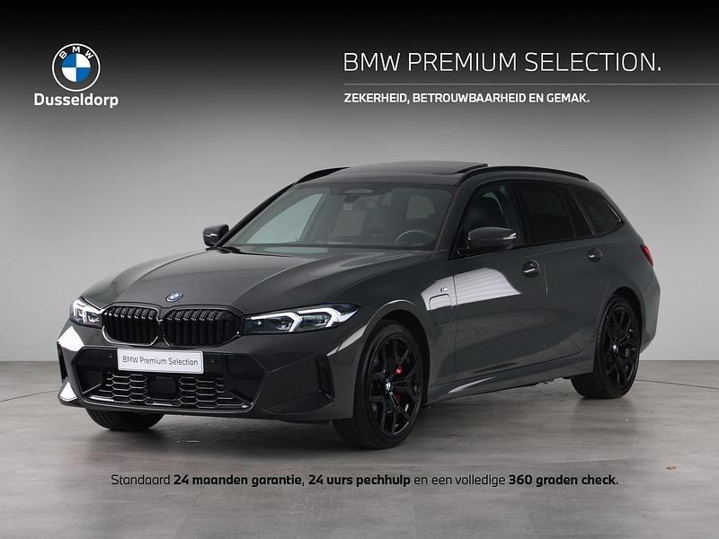 Grijs Gebruikt 2024 BMW 330e M Sport Stationwagen | € 53.950 (Iets duurder) - Afbeelding 1/4