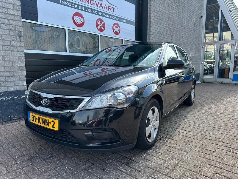 Zwart Gebruikt 2010 Kia Ceed Hatchback | € 3.749 (Eerlijke prijs) - Afbeelding 1/4