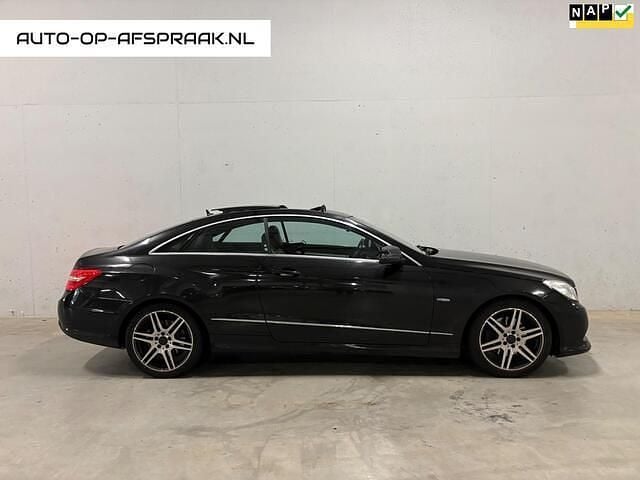 Zwart Gebruikt 2010 Mercedes E200 Avantgarde Coupé | € 8.995 (Eerlijke prijs) - Afbeelding 1/4