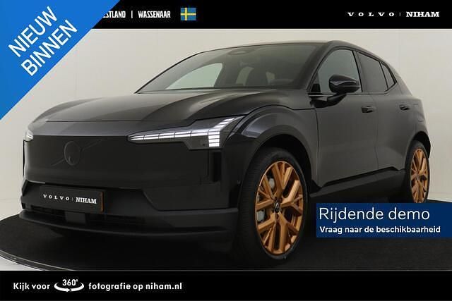 Zwart Gebruikt 2025 Volvo EX30 Performance SUV | € 54.890 - Afbeelding 1/4