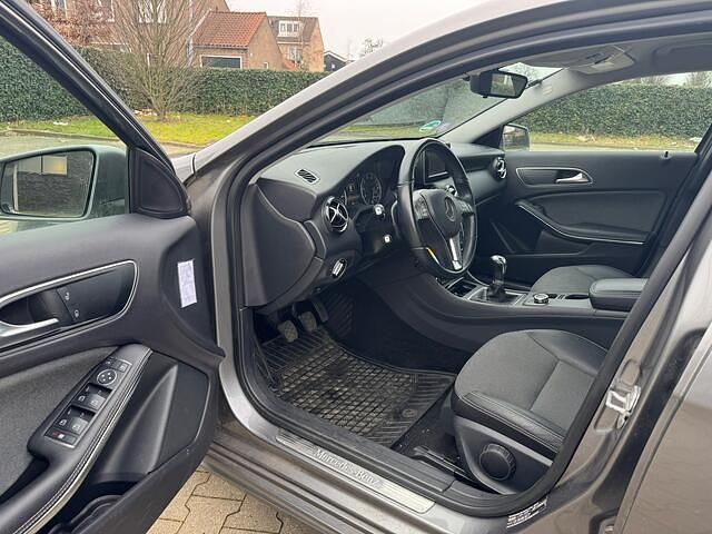 Occasion Mercedes A180 122 PK (89 kW) 2014 Grijs (metallic) Hatchback