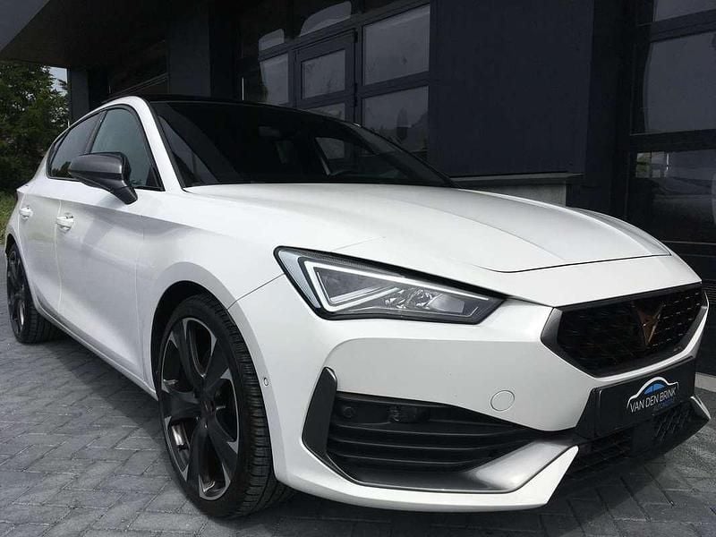Wit, metallic lak Gebruikt 2021 Cupra Leon VZ Hatchback | € 25.450 (Eerlijke prijs) - Afbeelding 1/4