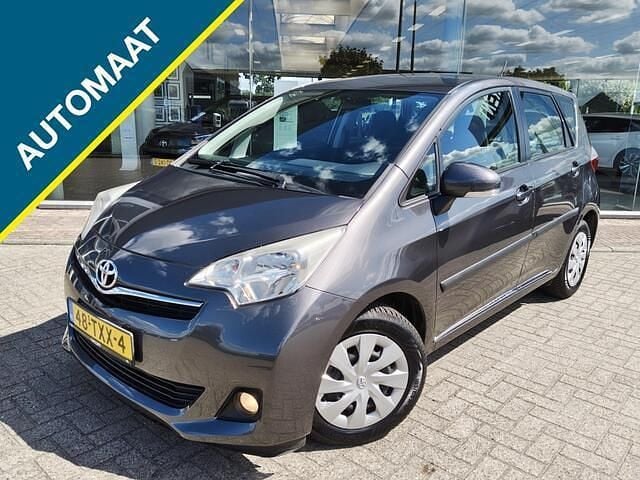 Grijs Gebruikt 2012 Toyota Verso-S MPV | € 12.000 (Eerlijke prijs) - Afbeelding 1/4