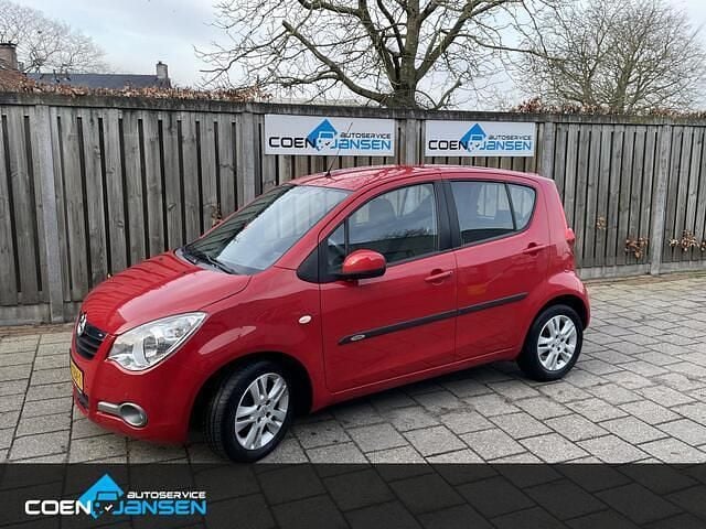 Rood Occasion 2009 Opel Agila Edition Hatchback | € 3.945 (Eerlijke prijs) - Afbeelding 1/4