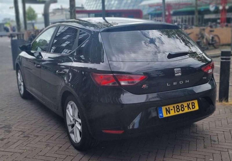 Zwart Gebruikt 2015 Seat Leon Sedan | € 6.395 (Super prijs) - Afbeelding 1/4