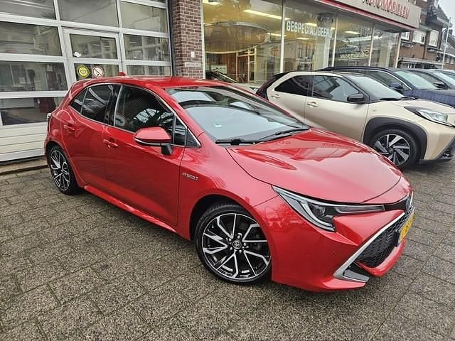 Rood Occasion 2020 Toyota Corolla Executive Hatchback | € 20.950 (Eerlijke prijs) - Afbeelding 1/4