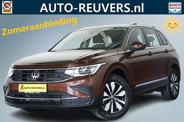Bruin Gebruikt 2023 VW Tiguan Move SUV | € 34.900 (Eerlijke prijs) - Afbeelding 1/4
