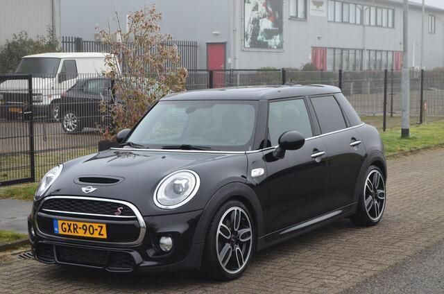 Zwart Gebruikt 2018 Mini John Cooper Works Business Hatchback | € 22.900 (Goede deal) - Afbeelding 1/4