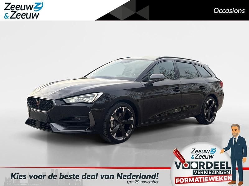 Metallic mythical black (0e) Gebruikt 2023 Cupra Leon Stationwagen | € 29.445 (Eerlijke prijs) - Afbeelding 1/4