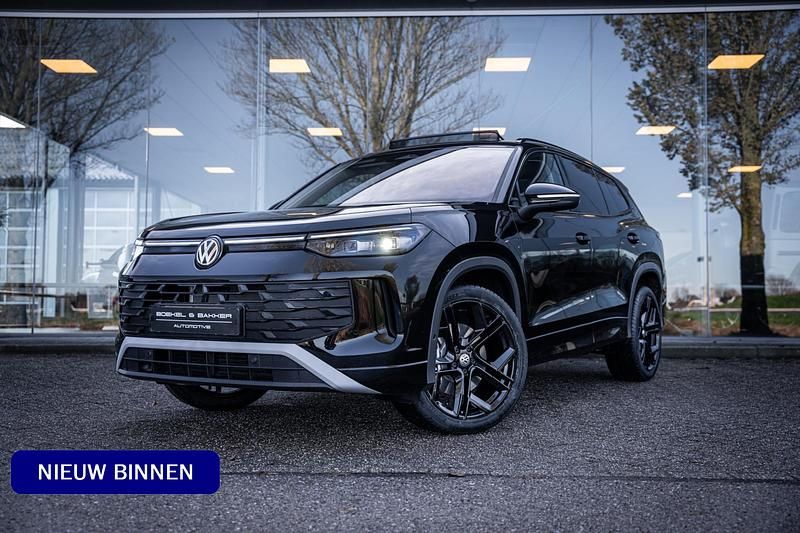 Zwart Nieuw 2025 VW Tayron Edition SUV | € 63.845 (Duur) - Afbeelding 1/4