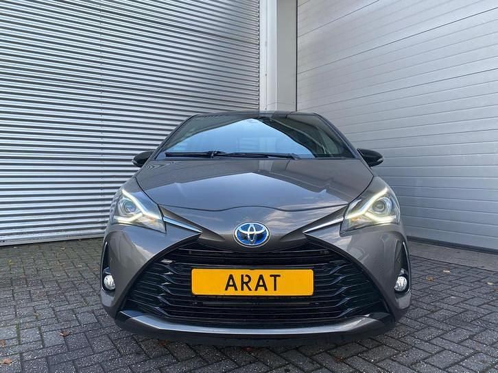Occasion Toyota Yaris 101 PK (74 kW) 2019 Grijs (metallic) Hatchback