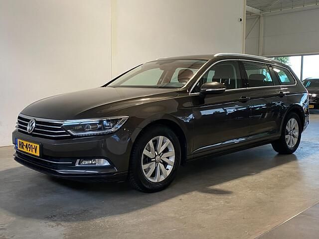 Bruin Gebruikt 2016 VW Passat Stationwagen | € 15.400 (Eerlijke prijs) - Afbeelding 1/4