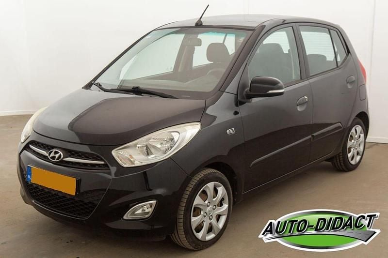 Zwart Occasion 2011 Hyundai i10 Hatchback | € 1.650 (Super prijs) - Afbeelding 1/4