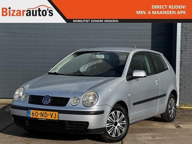 Grijs (metallic) Occasion 2003 VW Polo Comfortline Hatchback | € 1.950 (Eerlijke prijs) - Afbeelding 1/4