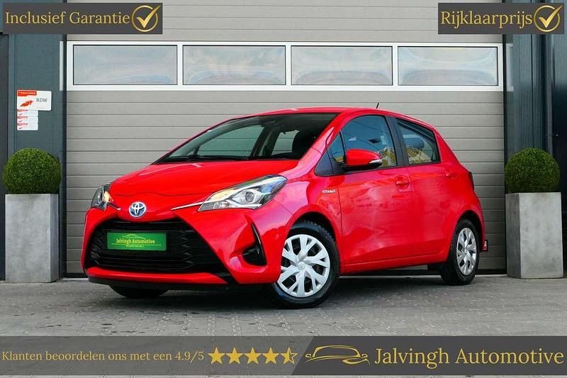 Rood Gebruikt 2019 Toyota Yaris Hybrid Active Hatchback | € 14.940 (Goede deal) - Afbeelding 1/4
