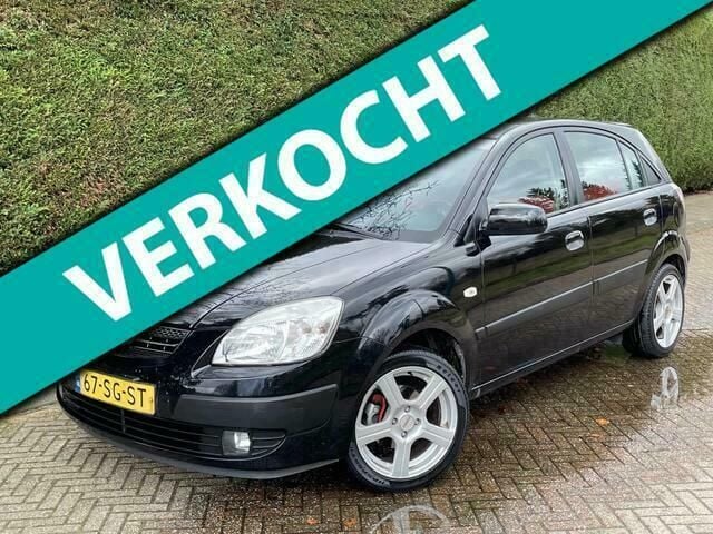 Zwart Occasion 2006 Kia Rio Hatchback | € 2.250 (Goede deal) - Afbeelding 1/4