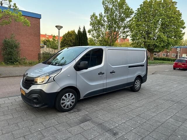 Zilver Gebruikt 2015 Renault Trafic Komfort Van | € 5.300 (Super prijs) - Afbeelding 1/4