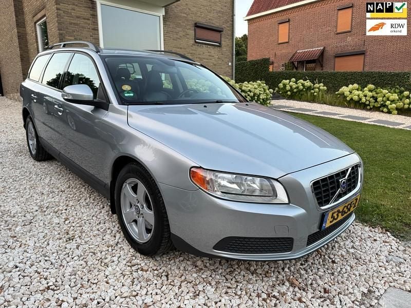 Grijs Gebruikt 2008 Volvo V70 Kinetic Stationwagen | € 4.495 (Eerlijke prijs) - Afbeelding 1/4