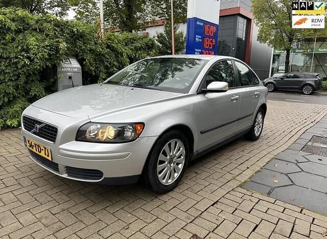 Grijs Gebruikt 2006 Volvo S40 Kinetic Sedan | € 5.750 (Eerlijke prijs) - Afbeelding 1/4