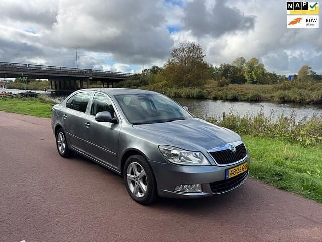 Grijs Gebruikt 2013 Skoda Octavia Hatchback | € 6.450 (Super prijs) - Afbeelding 1/4