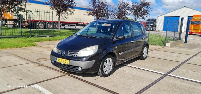 Zwart (metallic) Gebruikt 2006 Renault Scénic II Luxe MPV | € 999 - Afbeelding 1/4