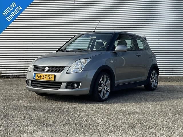 Grijs, metallic lak Gebruikt 2008 Suzuki Swift Exclusive Hatchback | € 2.450 (Iets duurder) - Afbeelding 1/3
