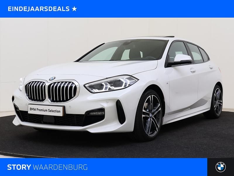 Wit Gebruikt 2021 BMW 118 M Sport Hatchback | € 26.950 (Eerlijke prijs) - Afbeelding 1/4