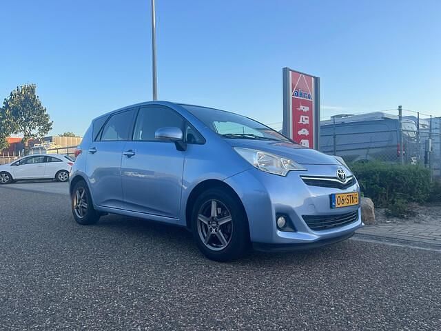 Blauw Gebruikt 2012 Toyota Verso-S MPV | € 7.900 (Iets duurder) - Afbeelding 1/4
