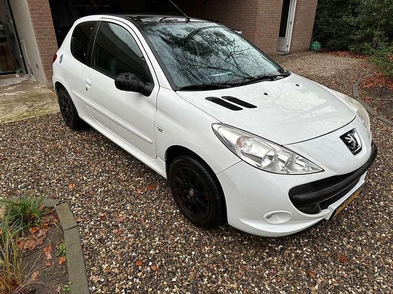 Occasion Peugeot 206 73 PK (53 kW) 2011 Wit Hatchback
