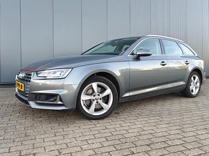 Grijs (metallic) Gebruikt 2019 Audi A4 Sport Stationwagen | € 19.180 - Afbeelding 1/4