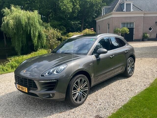 Grijs, metallic lak Gebruikt 2016 Porsche Macan Sport SUV | € 34.950 (Eerlijke prijs) - Afbeelding 1/4