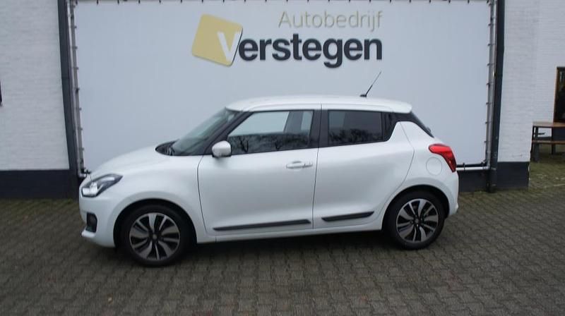 Wit Gebruikt 2020 Suzuki Swift Hatchback | € 15.750 (Iets duurder) - Afbeelding 1/4