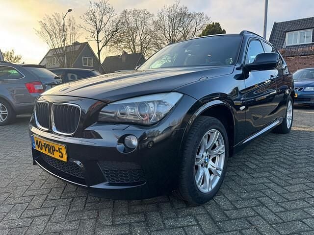 Zwart Occasion 2011 BMW X1 Executive SUV | € 5.499 (Eerlijke prijs) - Afbeelding 1/4