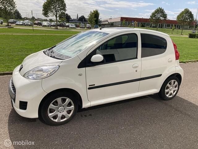 Wit Gebruikt 2011 Peugeot 107 Hatchback | € 2.999 (Goede deal) - Afbeelding 1/4